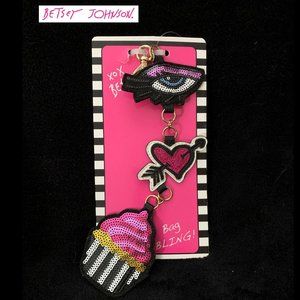 BETSEY JOHNSON XOXO BETSEY BAG BLING/KEY FOB